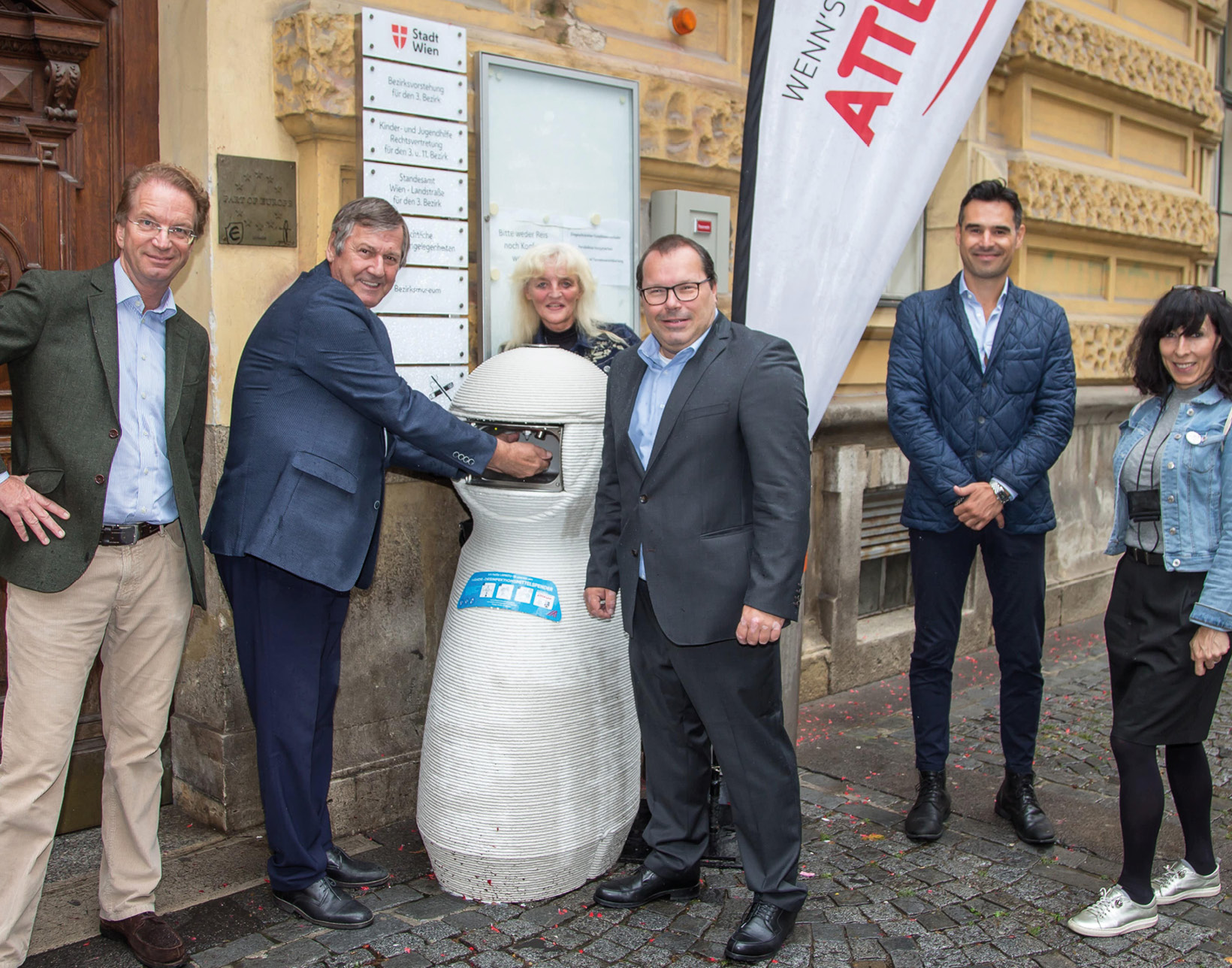 Landstraße: Neuer Hygienespender mit Sensor-Steuerung