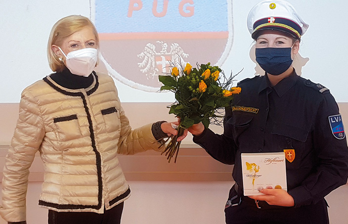 Penzing: Herzkranke Frau auf der Linzer Straße – „Parksheriff“ wurde zur Lebensretterin!