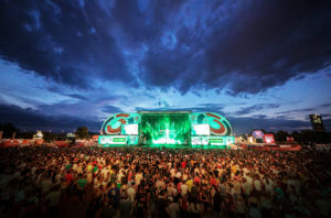Im Sommer wird die Insel zur Festbühne | (C) Donauinselfest/Alex Müller