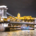 Twin City Liner im nächtlichen Budapest