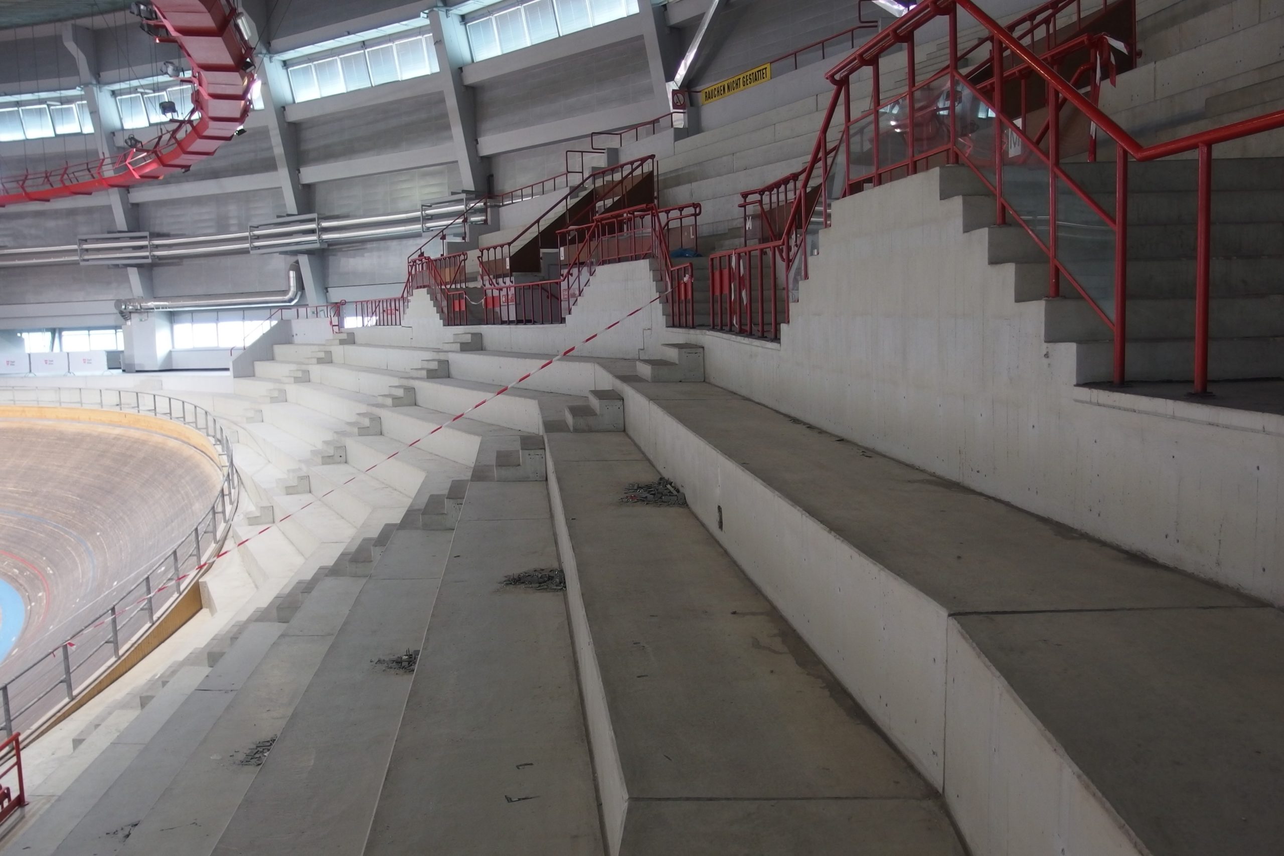 Ferry-Dusika-Stadion: 70 Steinblöcke für Großenzersdorf