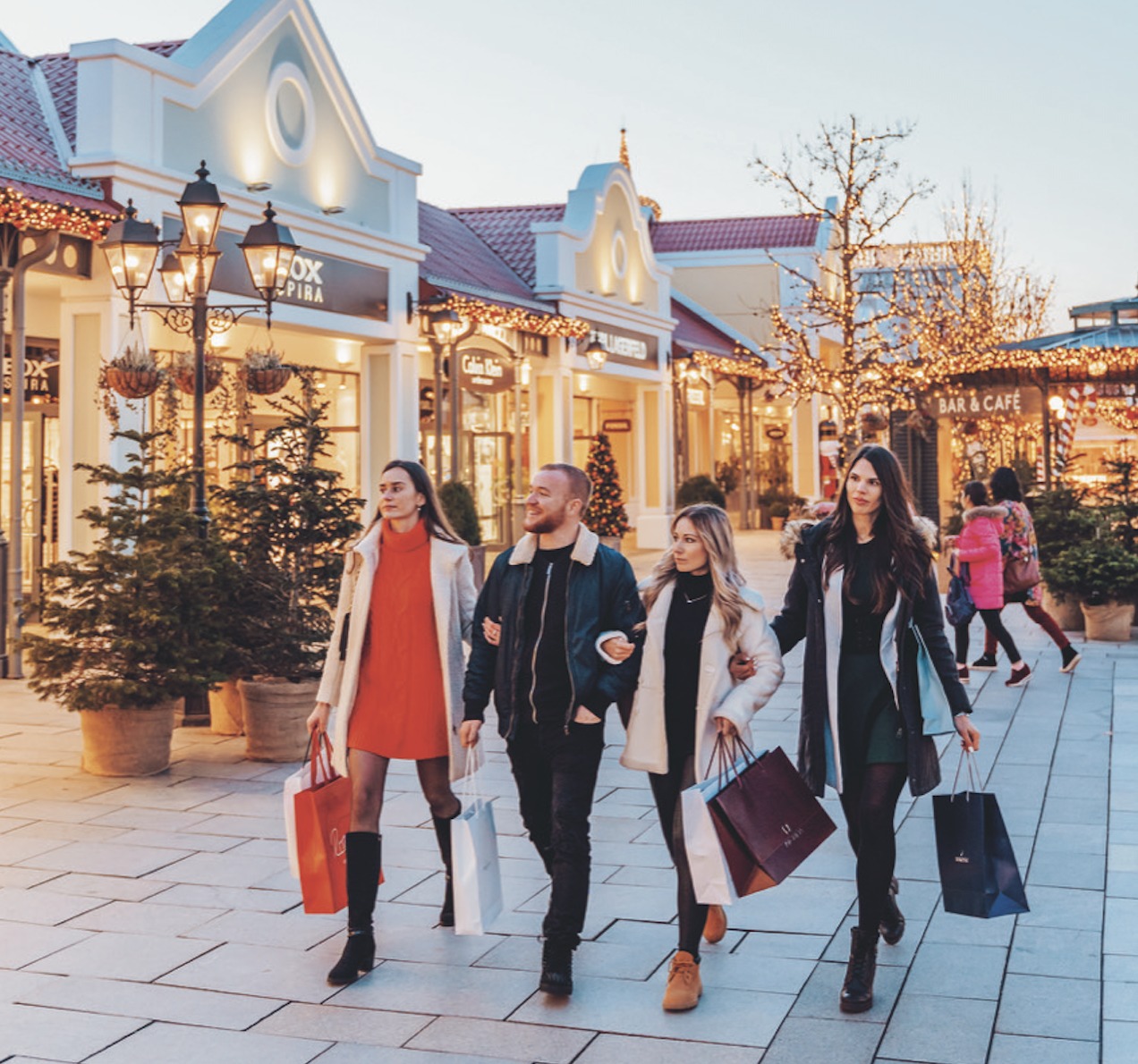 Einkäufe erledigen & Gastrobesuch? Das geht im Designer Outlet Parndorf inklusive Shuttle