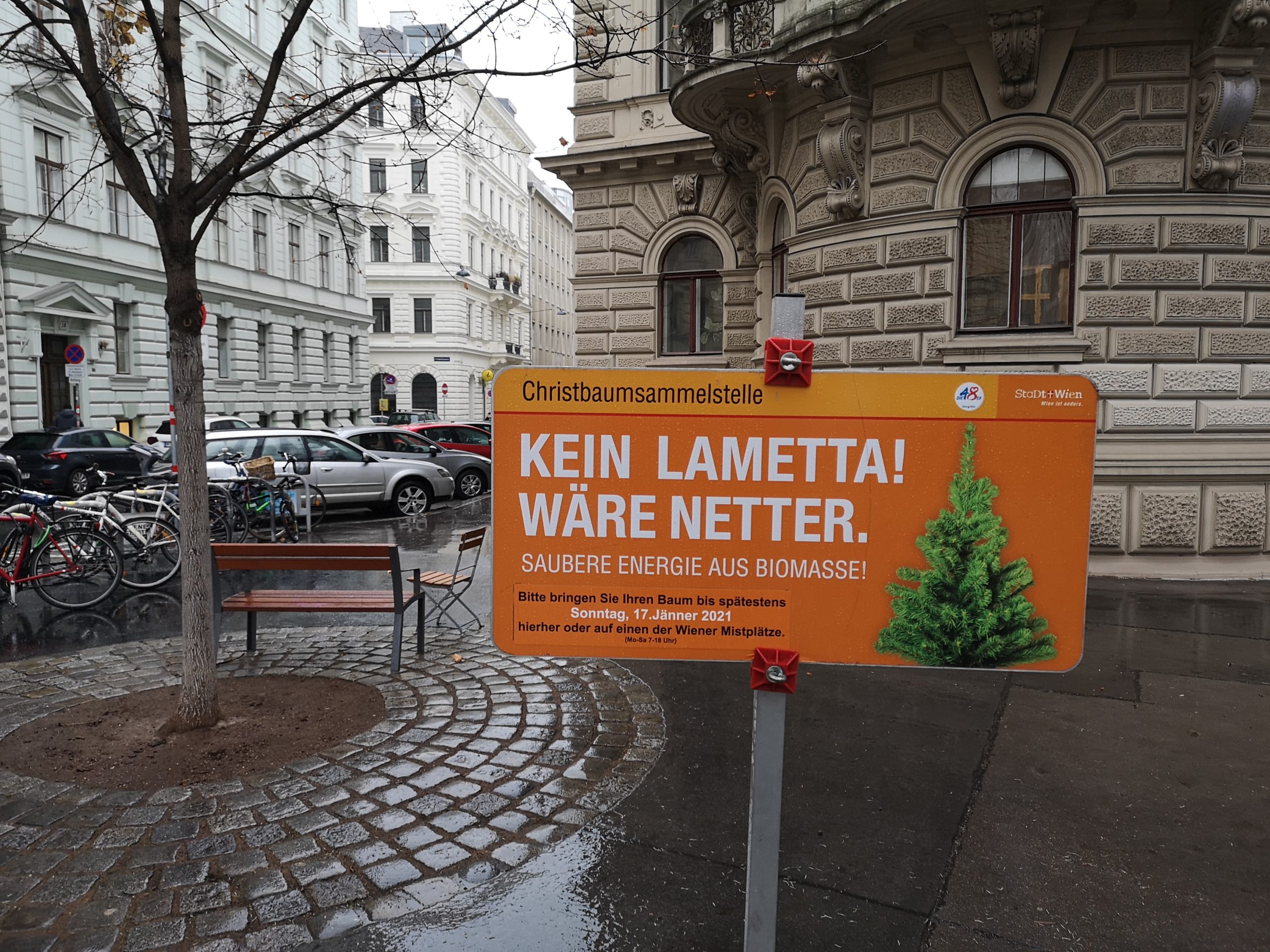 (C) zVg: Auf über 500 Christbaumsammelstellen in Wien können die ausgedienten Weihnachtsbäume kostenlos abgegeben werden.