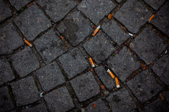 (C) Pixabay: Falsch entsorgten Zigaretten sagt die 