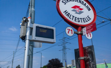 (C) Alexandra Gritsevskaja: Allein im Jahr 2021 behinderten Falschparker 1.808 mal Wiener Straßenbahnen.