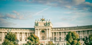 (C) Unsplash: Der Weltkongress der Chirurgie findet in der Wiener Hofburg statt.