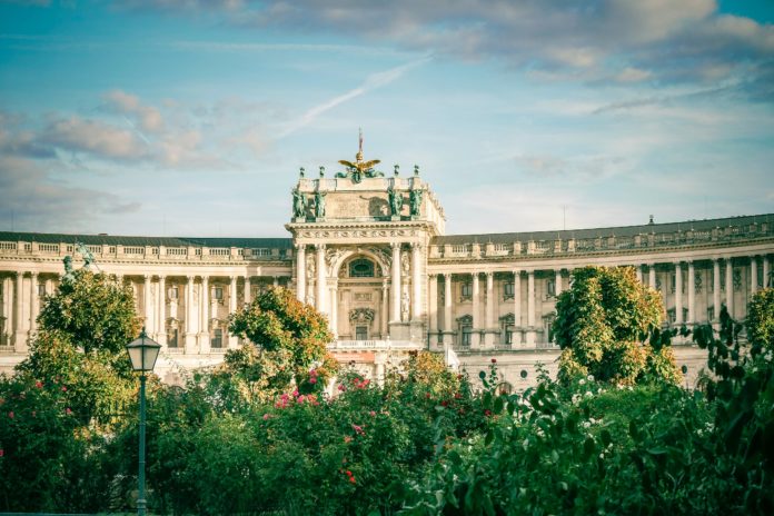 (C) Unsplash: Der Weltkongress der Chirurgie findet in der Wiener Hofburg statt.