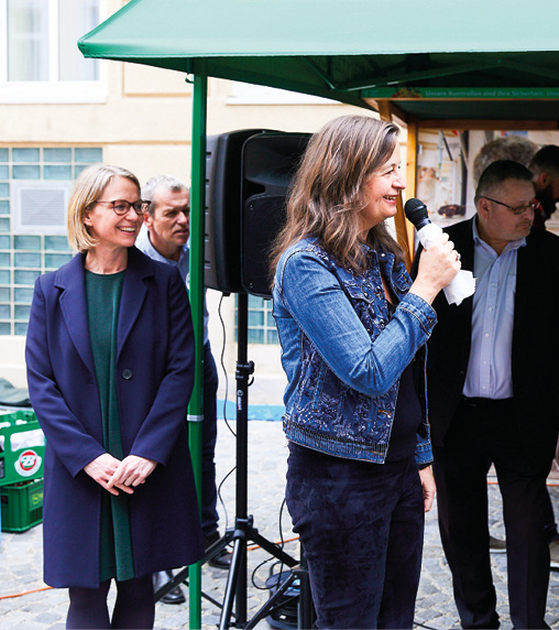 (C) Burghart: Bezirksvorsteherin Michaela Schpchner und Stadträtin Ulli Sima bei der Eröffnung des Matzner-Markts.