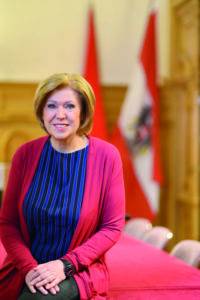 (C) BV Hernals: Nach 10 Jahre an der Spitze verabschiedete sich Bezirksvorsteherin Ilse Pfeffer aus ihrem Amt.