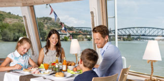 (C) Christian Wöckinger/DDSG Blue Danube: Den Muttertag kann man beispielsweise auf der Donau mit einer Schifffahrt verbringen.