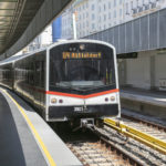 (C) Manfred Helmer: Die U4 hält am Wochenende in der Station Pilgramgasse nur am Bahnsteig Richtung Hütteldorf.