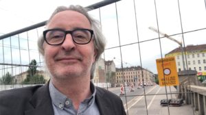 (C) Sommer: Unser Vekehrsinsider macht sich ein Bild über die Situation auf der Franzensbrücke.