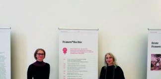(C) BV Penzing: Bezirkschefin Michaela Schüner und Frauenspaziergängerin Petra unger (r.) zeigen, wie stark die Spuren der Frauen durch Penzing führen.