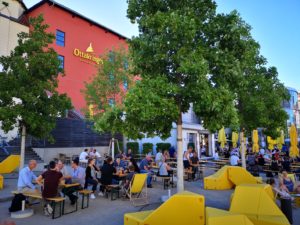 (C) Ottakringer Brauerei: Nach der im April veranstalten offiziellen Grillsaisoneröffnung findet die nächste Veranstaltung bereits von 11. bis 14. Mai am Vorplatz der Brauerei statt: das Ottakringer Maifest.