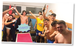 (C) Austria XIII jubelt über den Cup-Sieg gegen Slovan im Penzing-Derby und feiert in der Kabine.