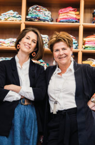 (C) Ittner: Mutter-Tochter-Duo Stefanie Michalek (l.) und Kathrin Erol-Ittner führen den traditionsreichen Betrieb in der Spiegelgasse 2.