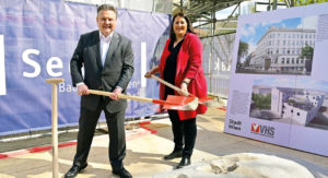 (C) PID / Christian Jobst: Bürgermeister Michael Ludwig und Stadträtin Kathrin Gaál kamen nach Ottakring, um die Bauarbeiten für die neue VHS Ottakring zu eröffnen.