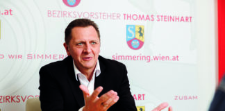 (C) Diesner: Thomas Steinhart ist seit November 2020 Bezirksvorsteher in Simmering.