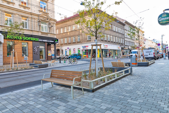 (C) Schedl Ludwig: Die Bezirke Ottakring, Neubau und Josefstadt möchten mehr Platz für Fußgänger schaffen. Im Bild: Die umgestaltete Thaliastraße.