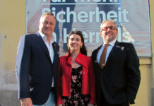 (C) Krause: Gemeinderat Manfred Juraczka, Bezirksrätin Catherine Wyrwalska und Obmann Klaus Heintzinger.