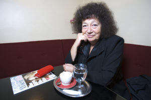 (C) Dujmic Bubu: Die Stadt benennt eine Straße nach Elizabeth T. Spira.