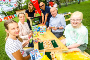 (C) VHS/Christian Fürthner: Mit Daniela Ecker-Stepp, VHS-Bereichsleitung Geschäftsbereich Schule, Theresia Manas, VHS-Bereichsleitung Geschäftsbereich Schule, Michael Feuchtinger, Leitung Planetarium Wien, Kuffner & Urania Sternwarte, Hubert Teubenbacher, MA 44-Abteilungsleiter