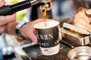 (C) Ch. Dusek: Im August kommt das PopUp-Café „Café Wien“ in den Gemeinebau.