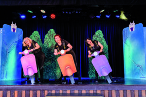 (C) Sigrid Mayer: Aktuelle Programm-Höhepunkte wie "3 Engel für Tschauner" beweisen den Einfallsreichtum der Tschauner Bühne.