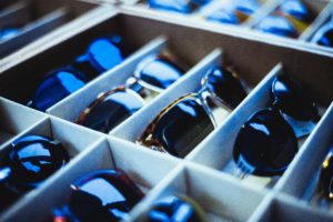 (C) Pexels: Mit der passenden Sonnenbrille schütz man sich gegen die immer stärker werdende UV-Strahlung.