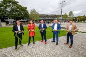 (C) PID/Christian Fürthner: Klimastadtrat Jürgen Czernohorszky, Planungsstadträtin Ulli Sima, Bezirksvorsteher Alexander Nikolai, NEOS Gemeinderat Stefan Gara und Franz Hammerschmid von der ÖBB-Infrastruktur AG eröffnen den neuen Praterstern.