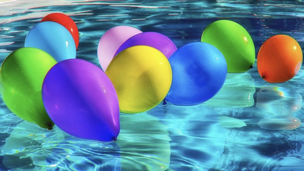 Ballone auf dem Wasser