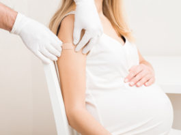 (C) istock: Die Impfung ist für Schwangere unbedenklich.