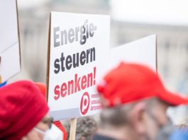 (C) Schedl: Am Samstag findet österreichweit die Demonstration "Preise runter!" des ÖGBs statt. Auch der PVÖ ruft zur Teilnahme an der Demo auf.
