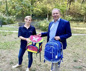 Stefanie Kurzweil und Bezirksvorsteher Franz Prokop