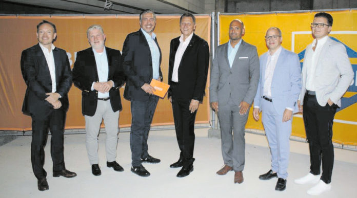 (C) BUWOG Group GmbH: Die Verantwortlichen mit dem Simmeringer Bezirksvorsteher Thomas Steinhart (Mitte).