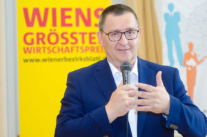 (C) Burghart: Das Bezirksparlament tagte unter der Leitung von BV Hannes Derfler.