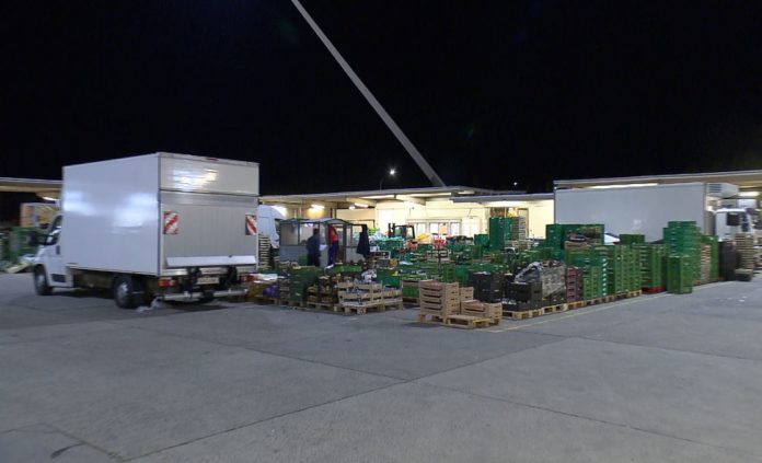 (C) ServusTV: Rund 400.000 Tonnen Waren werden am Wiener Großmarkt jährlich umgeschlagen.