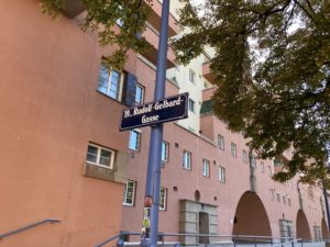 (C) zVG: Die Rudolf-Gelbard-Gasse erinnert an den 2018 verstorbenen Zeitzeugen und Holocaust-Überlebenden Rudolf Gelbard.