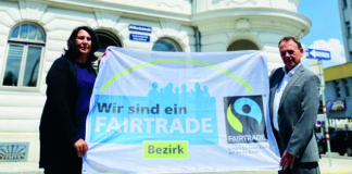 (C) BV 23: Fairtrade-Beauftrage Susanne Deutsch und Bezirksvorsteher Gerald Bischof.