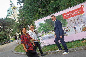 (C) PID / Votava: Bezirksvorsteherin Lea Halbwidl (Mitte) mit Stadträtin Veronica Kaup-Hasler und Stadtrat Jürgen Czernohorszky vor Ort im Resselpark.