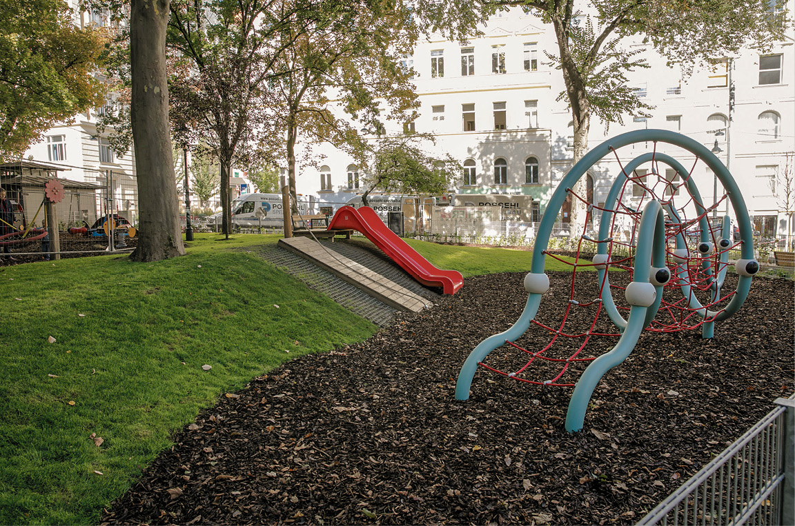 Spielplatz bereit für bunte Abenteuer