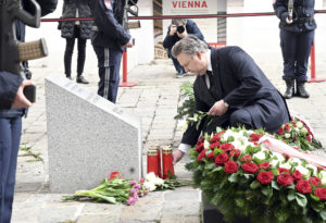 (C) C.Jobst/PID: Bürgermeister Michael Ludwig hat mit einer Kranzniederlegung den Opfern des Terroranschlages vom 2. November 2020 gedacht.