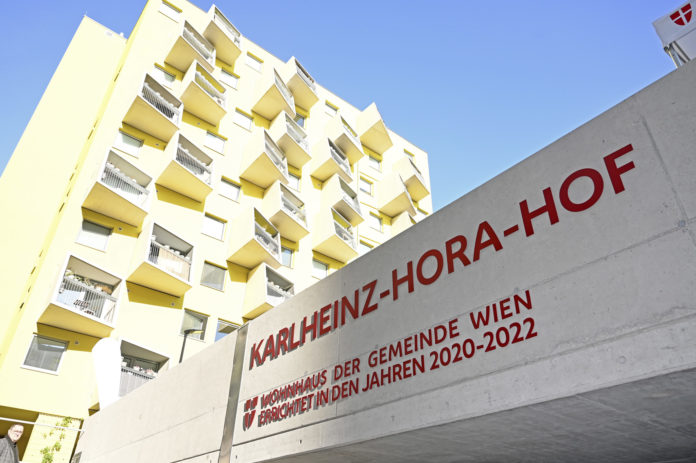 (C) Jobst/PID: Die Gemeindebauten am Handelskai 214 und 214A wurden nach den 2017 verstorbenen Karlheinz Hora, Bezirksvorsteher der Leopoldstadt, benannt.