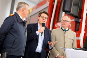 (C) PID/VOTAVA: Landesfeuerwehrkommandant Dietmar Fahrafellner, Klimastadtrat Jürgen Czernohorszky und LH-Stellvertreter Stephan Pernkopf