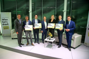 (C) Stadt Wien/Martin Votava: v.l.n.r.: Finanzstadtrat Peter Hanke, Andreas Gugumuck (GF Schneckenmanufaktur Gugumuck), Roland Spitzhirn (GF Vereinigte Eisfabriken und Kühlhallen Wien), Stadtbaudirektor Bernhard Jarolim, Sarah Redenböck (Leitung Marketing & Kommunikation Del Fabro Kolarik), Hans Köppen (Co-GF Haus des Meeres) sowie Klimastadtrat Jürgen Czernohorszky.