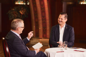 (C) Sandra Oblak: Paul Tesarek im Gespräch mit Bezirksvorsteher Marcus Franz.