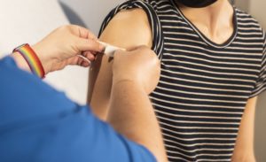 (C) unsplash: Die Auffrischungsimpfung ist auch bei niedergelassenen Ärzt*innen erhältlich.