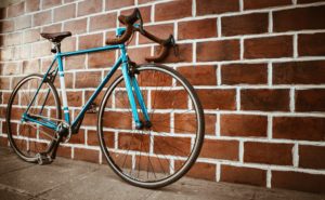 (C) Pexels: Ein paar Ratschläge sollten Pedalritter in der kalten Jahreszeit beachten.