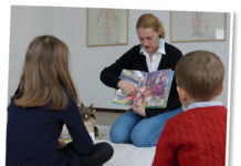 (C) zVg: Julia Koller bietet Kurse zur spielerischen Sprachentwicklung von Kindern an.