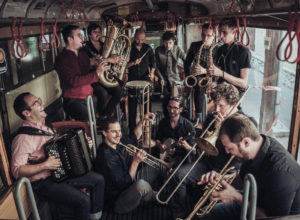 (C) Reithofer Media: Am Samstag, 12. November kommt das Styrian Klezmore Orchestra ins Theater Akzent. Start des feurigen Konzerts ist um 20 Uhr.